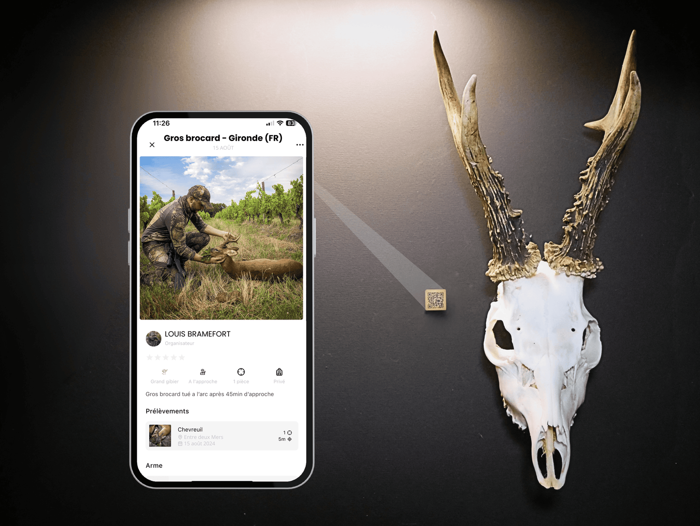 Plaque QR HUNTAG sur un trophée, avec l’application HNTR en lien